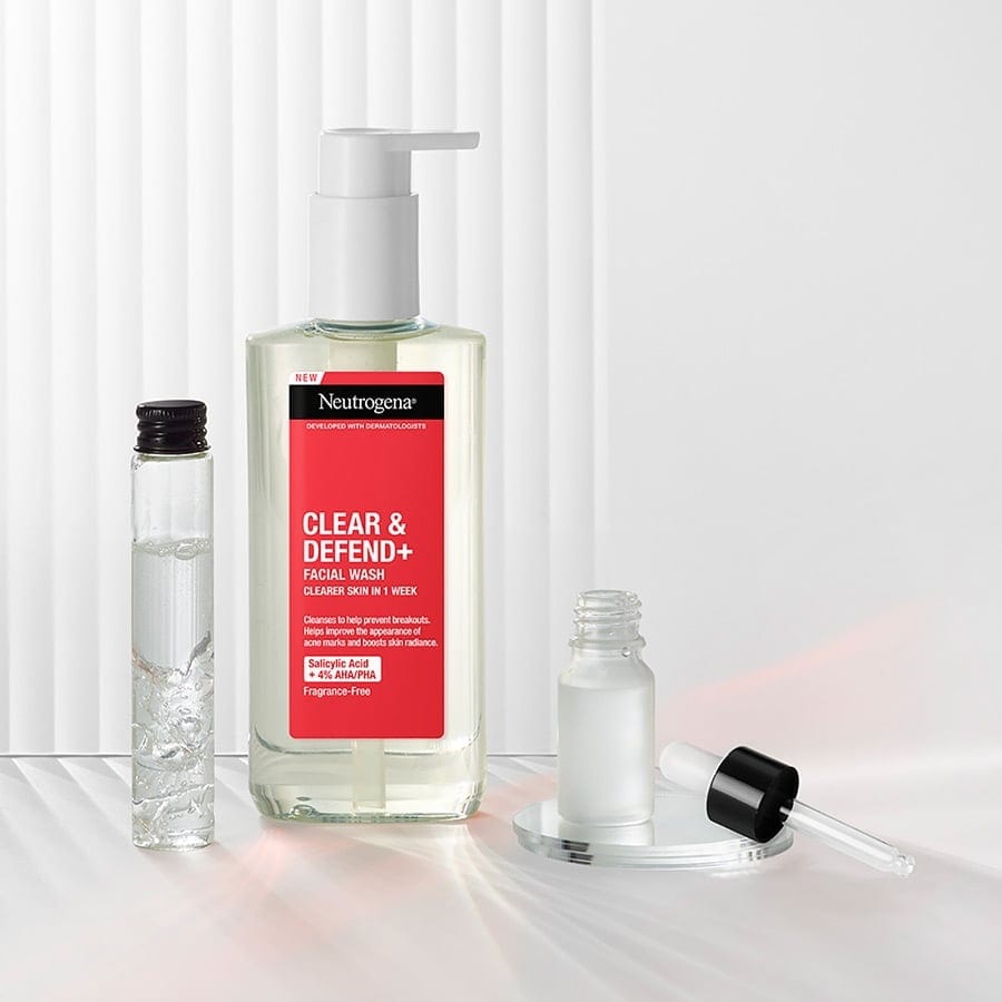 Neutrogena Clear & Defend+ Facial Wash with AHA/BHA/PHA 200ml / 6.8 fl oz