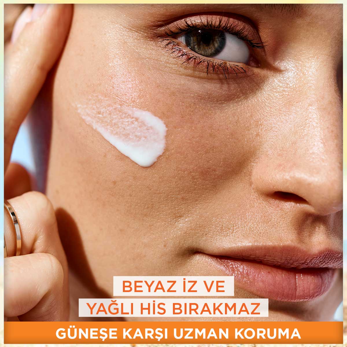 Garnier Ambre Solaire Super UV C Vitamini Koyu Leke Karşıtı Fluid Yüz Güneş Kremi SPF50+ 40ML - Melori
