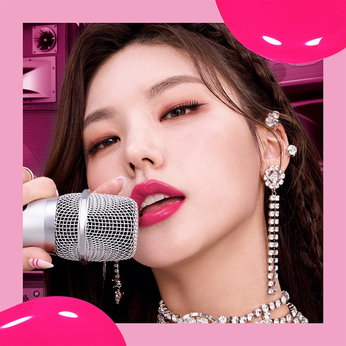 Maybelline New York Super Stay Vinyl Ink Uzun Süre Kalıcı Likit Parlak Ruj 145 Rogue - Melori